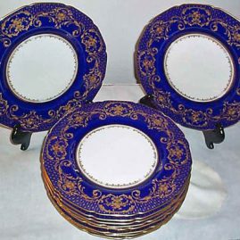 Twelve Roiyal Doulton dinner plates with raised gilding