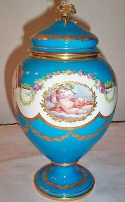 Minton blue celeste cherub vase with flower finial on lid
