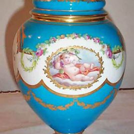 Minton blue celeste cherub vase with flower finial on lid