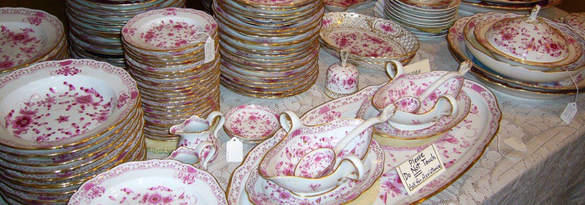 Extensive Meissen Purple Indian Dinner Set