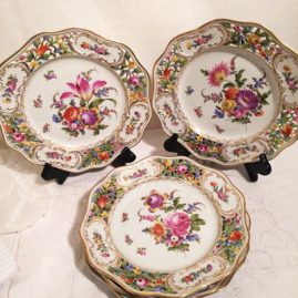 Set of sixteen Carl Thieme Potsnappel Dresden reticulated dinner plates