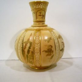 oyal Worcester bulbous vase