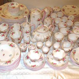 Extensive Shelley dinner service