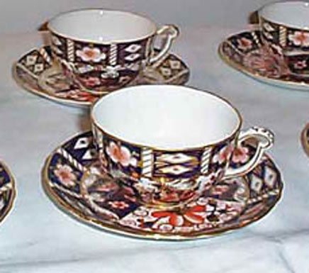 https://www.elegantfindingsantiques.com/wp-content/uploads/2015/06/tea-cups.jpg