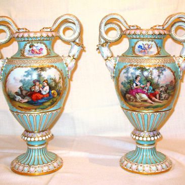 Pair of beautifully painted Meissen vases with Boucher scenes on
