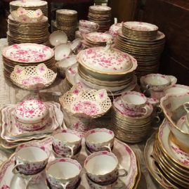 Extensive Meissen purple Indian dinner service