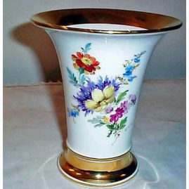 Meissen vase with flower bouquet on both sides