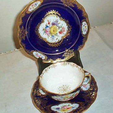 Meissen cobalt flowered cup set