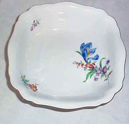 Meissen square bowl with flowered bouque