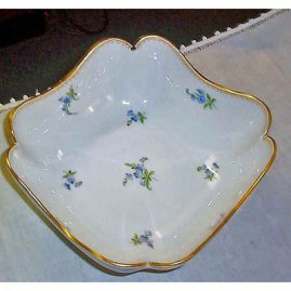 Meissen four cornered flowered bow