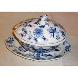 Meissen blue onion gravy and cover