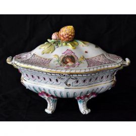 Rare Meissen tureen with raised feet and two different portrait medallions