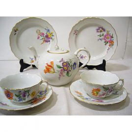 Meissen tea set with large bouquets of flowers