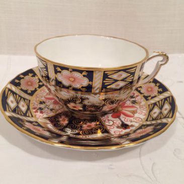 Four Royal Crown Derby imari teacups and saucers made exclusively for Tiffany and company