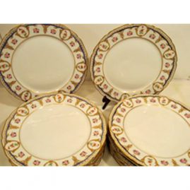 Set of fourteen William Guerin Limoges dinner plates, in Sevres style decoration