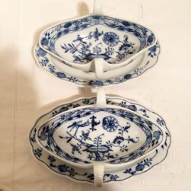 Two Meissen blue onion gravies with attached under plates