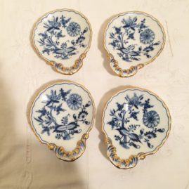 Meissen blue onion handled servers
