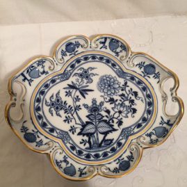 Beautiful rare Meissen blue onion tray with gold border
