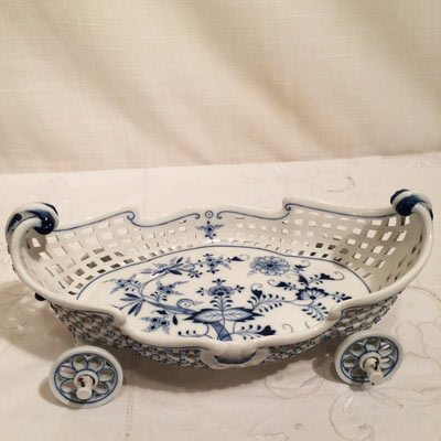 Rare Meissen blue onion bowl in the shape of a truck