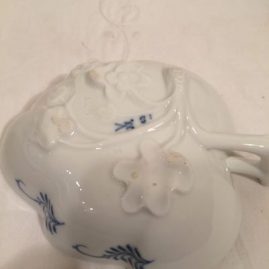 Bottom of the Meissen blue onion leaf bowls