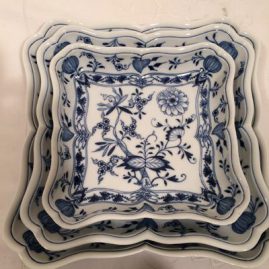 Nest of three square blue onion Meissen bowls