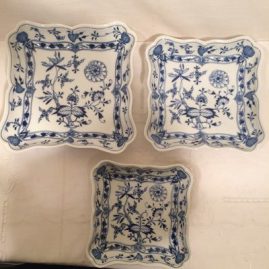 Three Meissen blue onion square bowls.