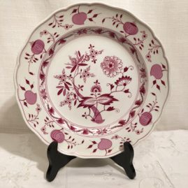 Set of twelve rare pink onion dinner plates