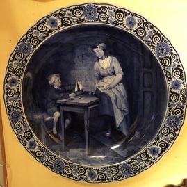 Large round Royal Delft plaque after Bloomers