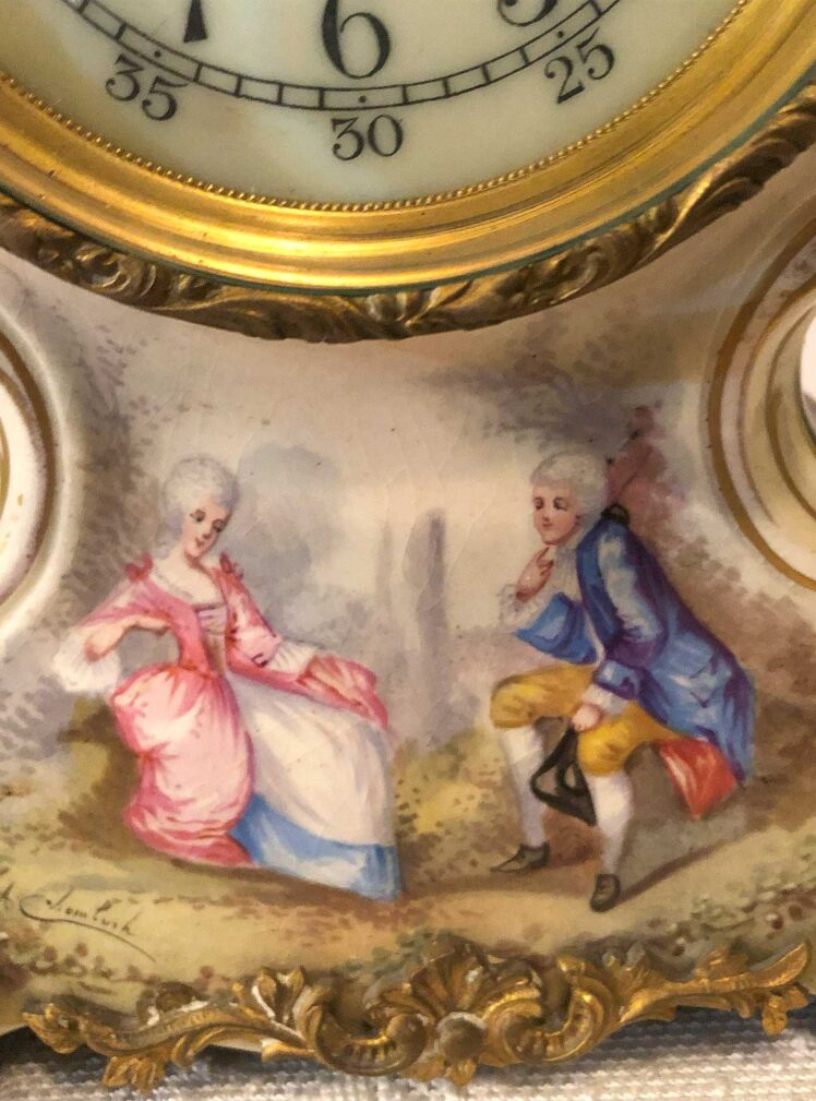 close-up-clock