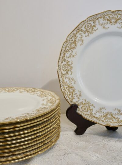 Set of 12 Royal Doulton dinner Plates with Raised Gold Arabesque Decoration