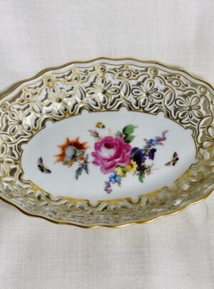 Oval Meissen reticulated bowl hand painted with a central painting of a flower bouquet