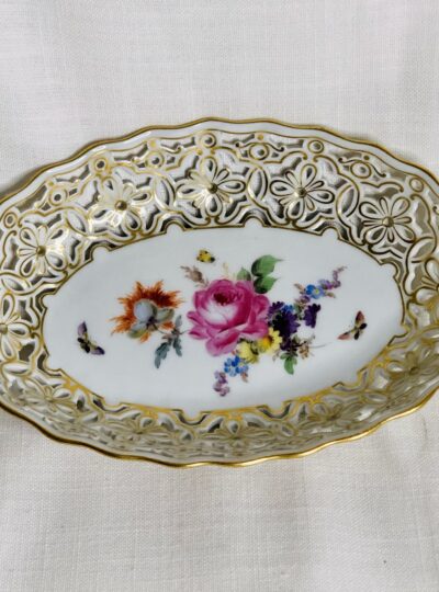 Oval Meissen reticulated bowl hand painted with a central painting of a flower bouquet