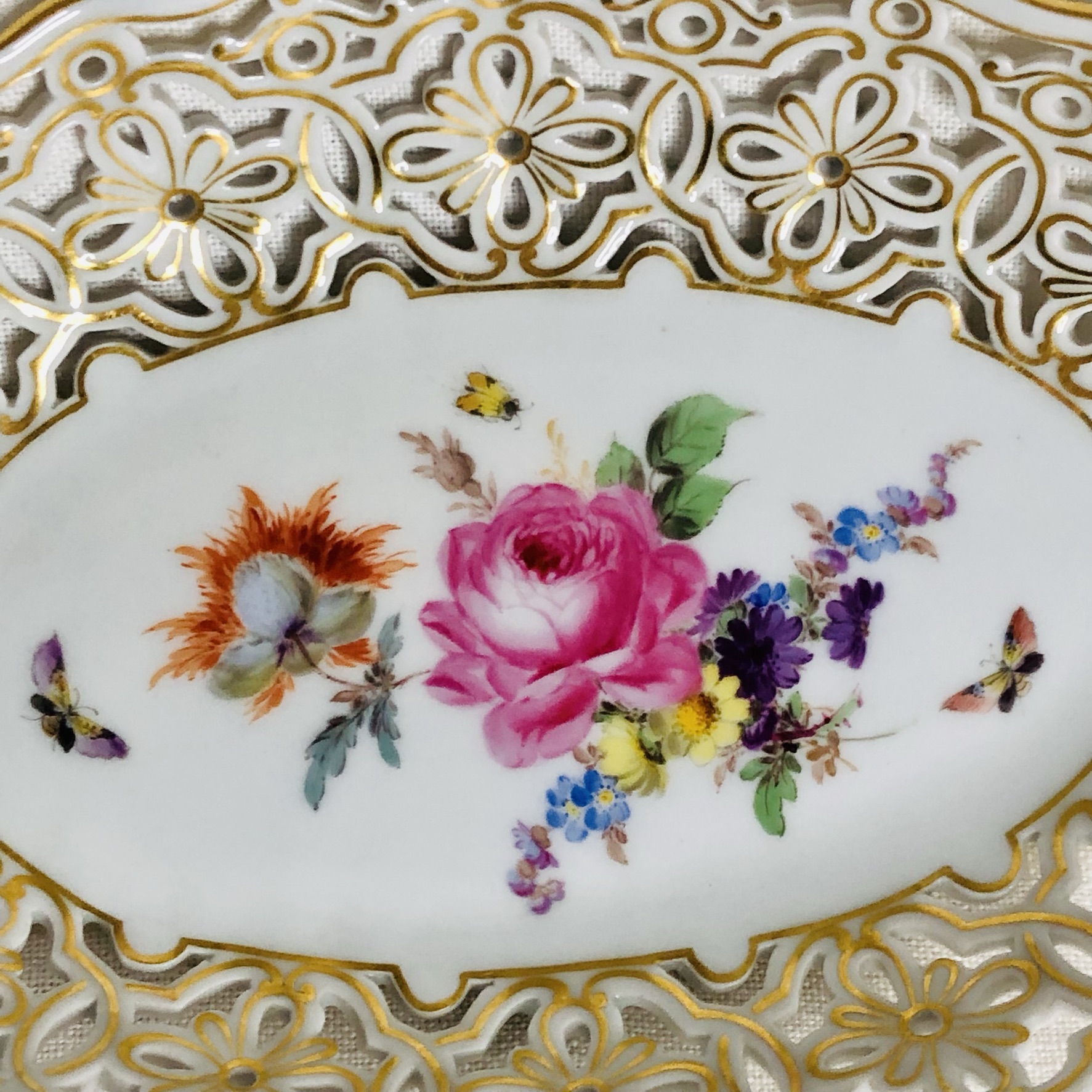 Oval Meissen reticulated bowl hand painted with a central painting of a flower bouquet Oval Meissen reticulated bowl hand painted with a central painting of a flower bouquet
