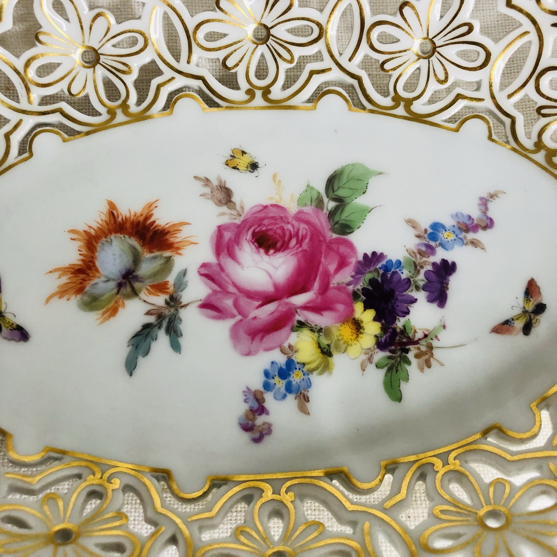 Oval Meissen reticulated bowl hand painted with a central painting of a flower bouquet Oval Meissen reticulated bowl hand painted with a central painting of a flower bouquet
