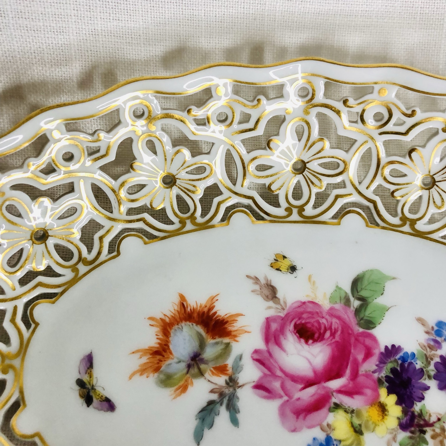 Oval Meissen reticulated bowl hand painted with a central painting of a flower bouquet Oval Meissen reticulated bowl hand painted with a central painting of a flower bouquet