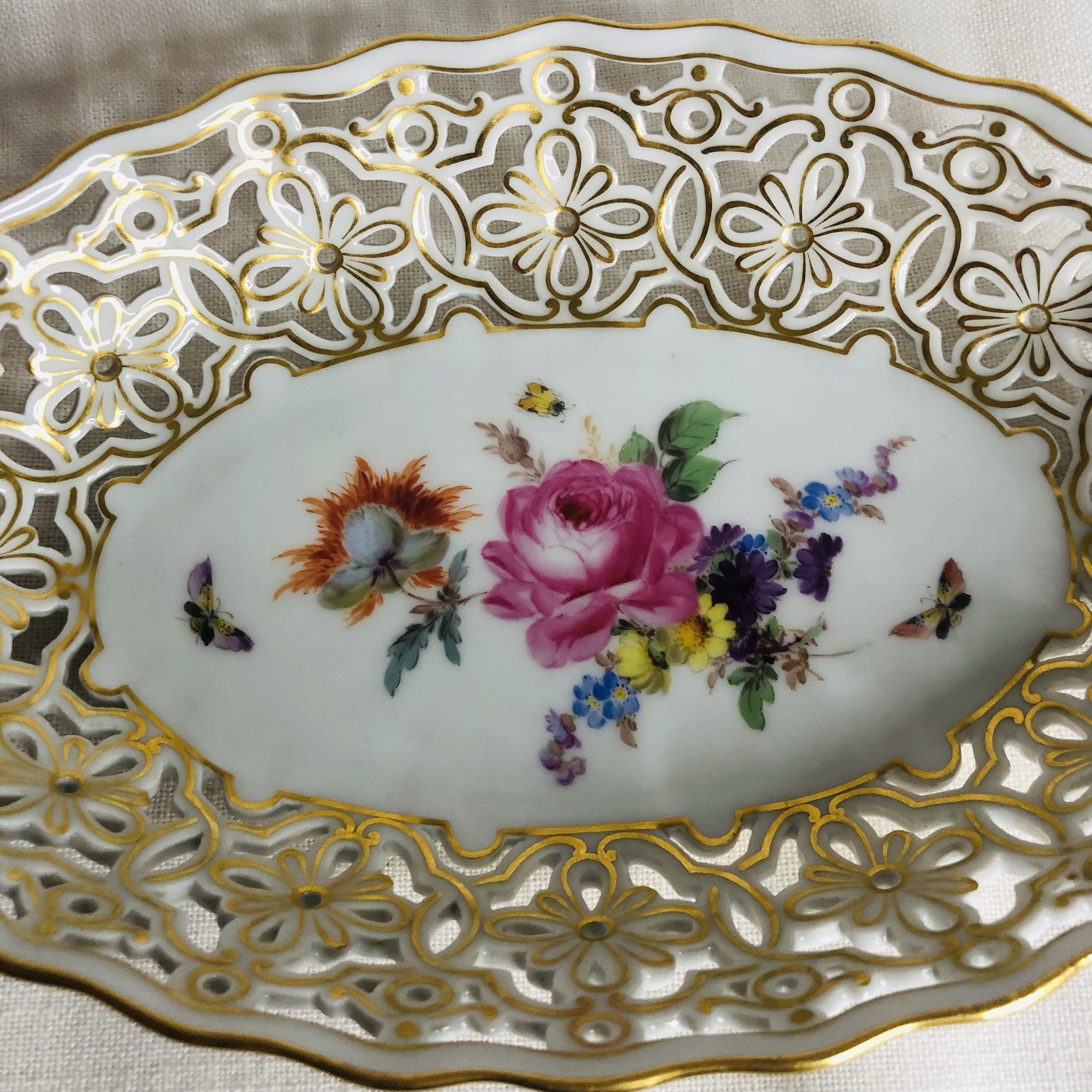 Oval Meissen reticulated bowl hand painted with a central painting of a flower bouquet Oval Meissen reticulated bowl hand painted with a central painting of a flower bouquet