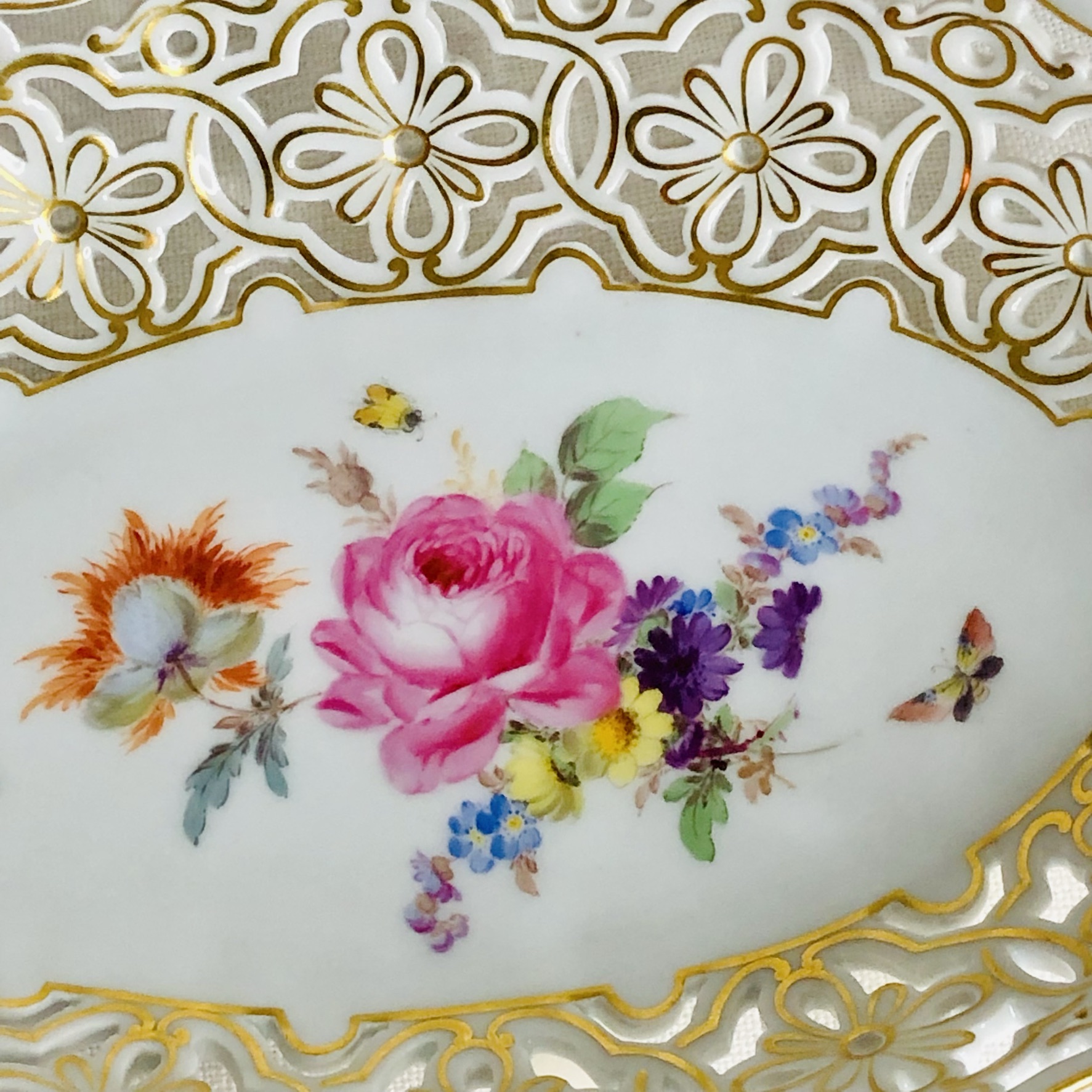 Oval Meissen reticulated bowl hand painted with a central painting of a flower bouquet Oval Meissen reticulated bowl hand painted with a central painting of a flower bouquet