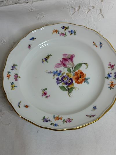 Set of 8 Meissen Dessert Plates Painted with Different Flower Bouquets Set of 8 Meissen Dessert Plates Painted with Different Flower Bouquets