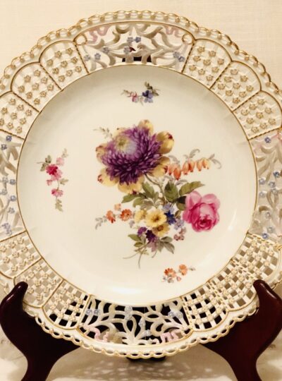 Meissen reticulated plate with painted central flower and raised forget-me-nots.