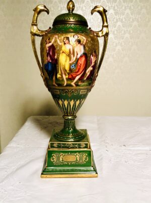 Royal Vienna urn with a green background with exquisite paintings on both sides