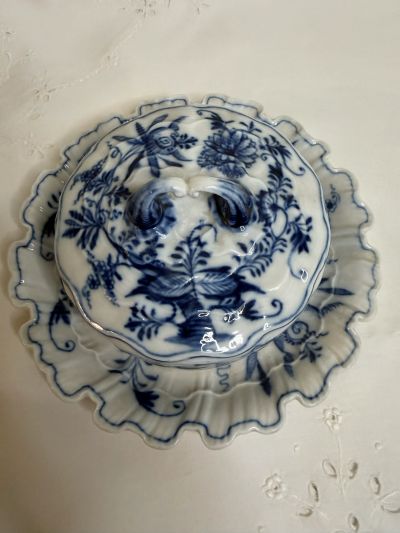 Meissen blue onion covered dish with fluted border