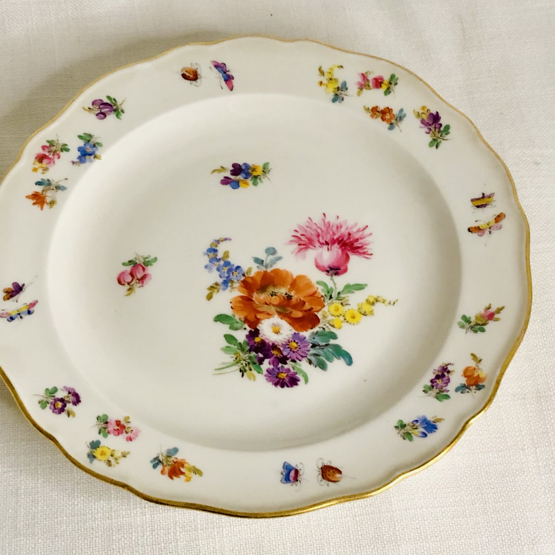 Twelve Meissen luncheon or dessert plates. Each of these Meissen plates are beautifully painted with a different large central flower bouquet. Twelve Meissen luncheon or dessert plates. Each of these Meissen plates are beautifully painted with a different large central flower bouquet.