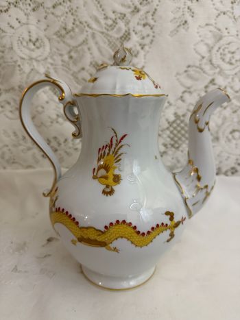 Rare Meissen Court Dragon Tea or Coffee Pot Painted in Red and Gold with a White Background Rare Meissen Court Dragon Tea or Coffee Pot Painted in Red and Gold with a White Background