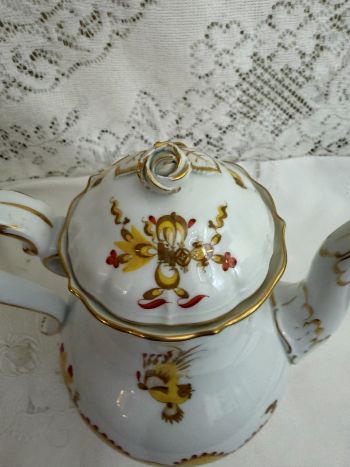 Rare Meissen Court Dragon Tea or Coffee Pot Painted in Red and Gold with a White Background Rare Meissen Court Dragon Tea or Coffee Pot Painted in Red and Gold with a White Background