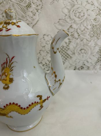 Rare Meissen Court Dragon Tea or Coffee Pot Painted in Red and Gold with a White Background Rare Meissen Court Dragon Tea or Coffee Pot Painted in Red and Gold with a White Background