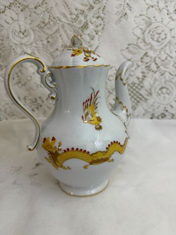 Rare Meissen Court Dragon Tea or Coffee Pot Painted in Red and Gold with a White Background Rare Meissen Court Dragon Tea or Coffee Pot Painted in Red and Gold with a White Background
