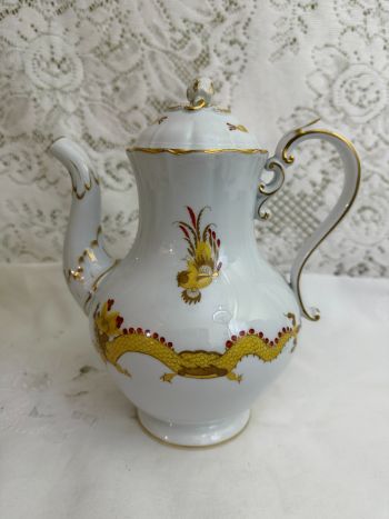 Rare Meissen Court Dragon Tea or Coffee Pot Painted in Red and Gold with a White Background Rare Meissen Court Dragon Tea or Coffee Pot Painted in Red and Gold with a White Background