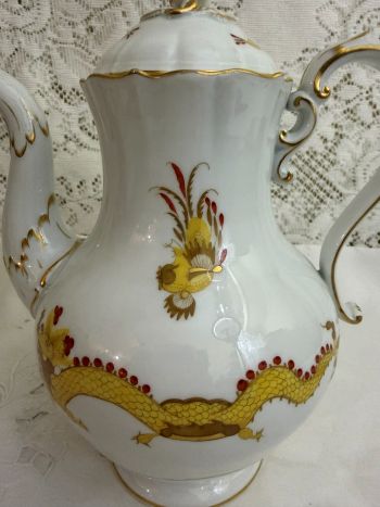 Rare Meissen Court Dragon Tea or Coffee Pot Painted in Red and Gold with a White Background Rare Meissen Court Dragon Tea or Coffee Pot Painted in Red and Gold with a White Background