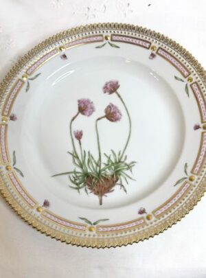 Flora Danica luncheon plate entitled. America Siberica Furci