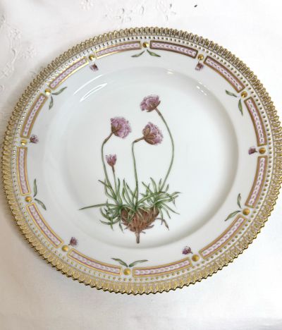 Flora Danica luncheon plate entitled. America Siberica Furci